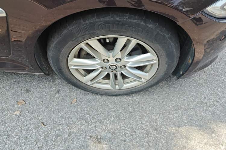 Used Jaguar XF 2013 XF 2.0T Luxury Edition Right Front Wheel Hub