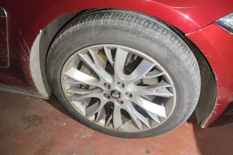 Used Jaguar XF 2013 XF 3.0 SC Prestige Edition Right Front Wheel Hub