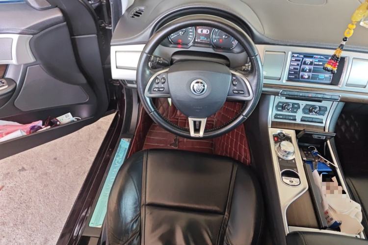 Used Jaguar XF 2013 XF 2.0T Luxury Edition Steering Wheel