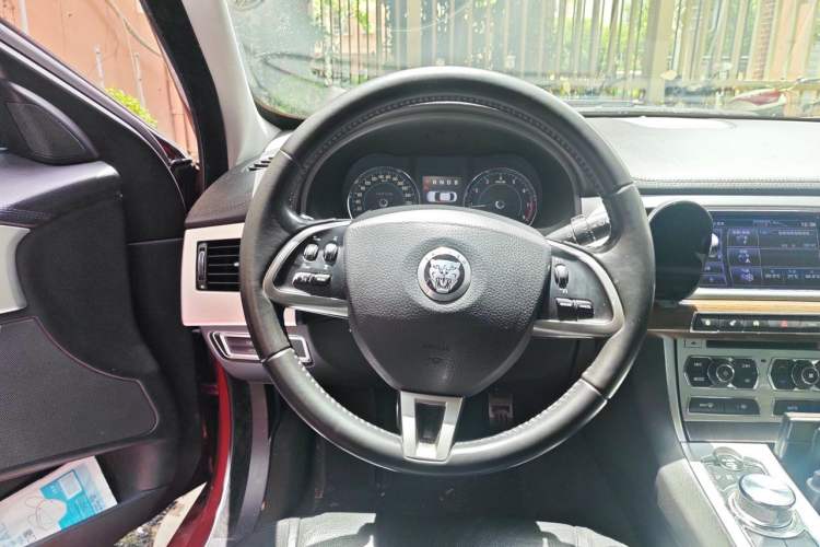 Used Jaguar XF 2013 XF 3.0 SC Prestige Edition Steering Wheel