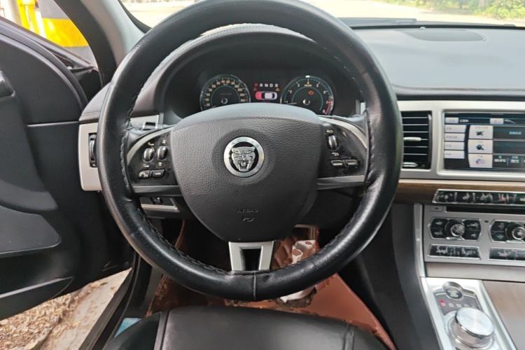 Used Jaguar XF 2013 XF 2.0T Luxury Edition Steering Wheel