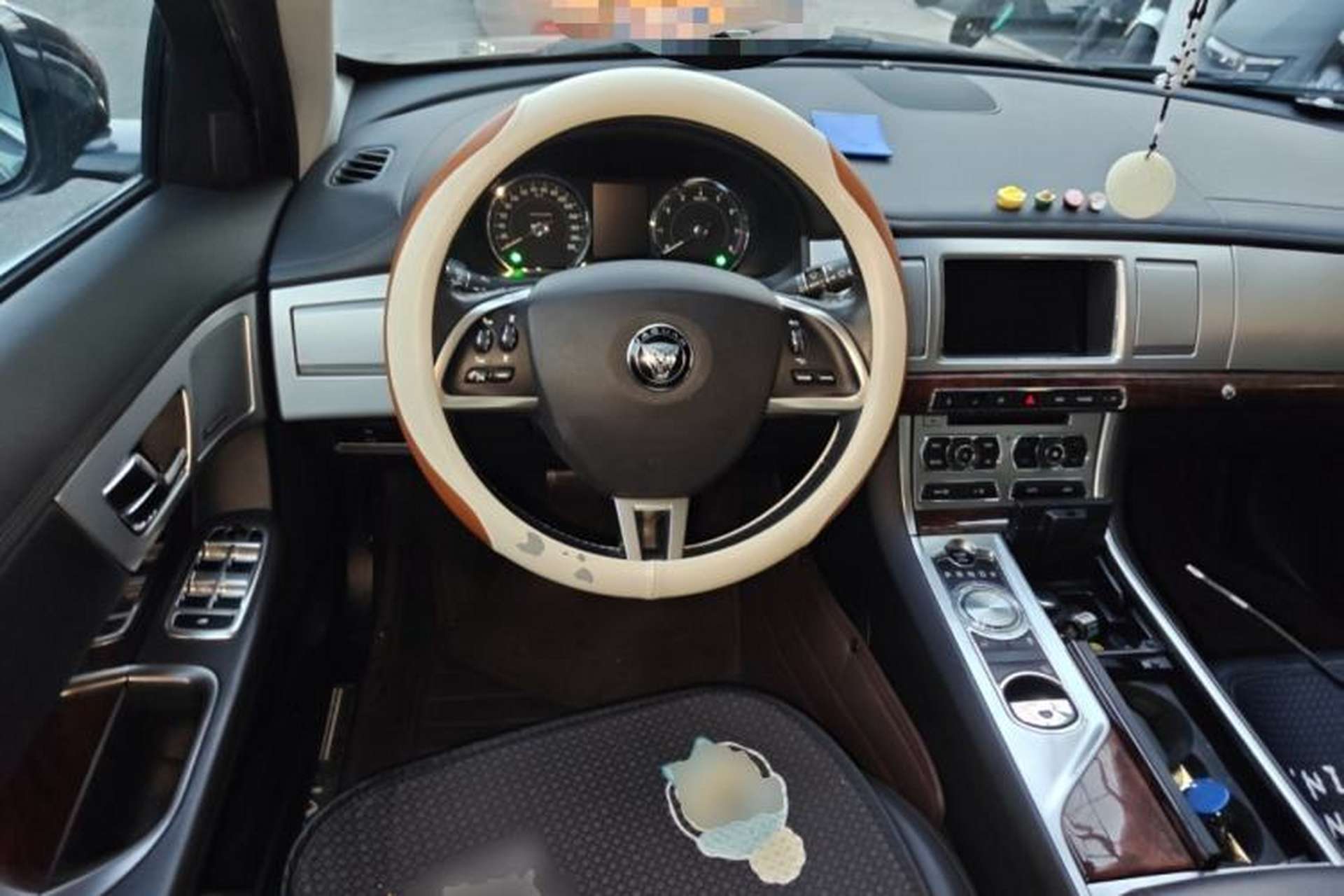 Used Jaguar XF 2013 XF 2.0T Cambridge Limited Edition Steering Wheel