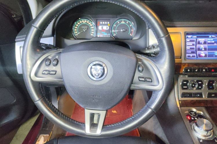 Used Jaguar XF 2013 XF 3.0 SC Prestige Edition Steering Wheel