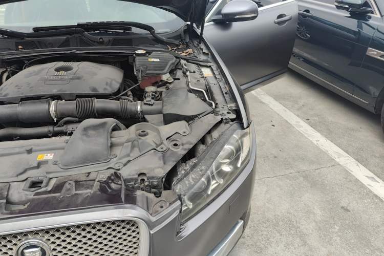 Used Jaguar XF 2013 XF 2.0T Luxury Edition Engine Bay Left