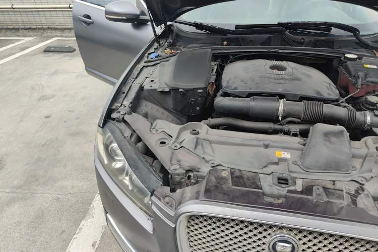 Used Jaguar XF 2013 XF 2.0T Luxury Edition Engine Bay Right