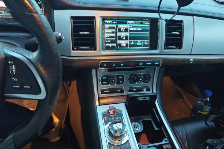 Used Jaguar XF 2013 XF 3.0 SC Prestige Edition Audio And AC Panel