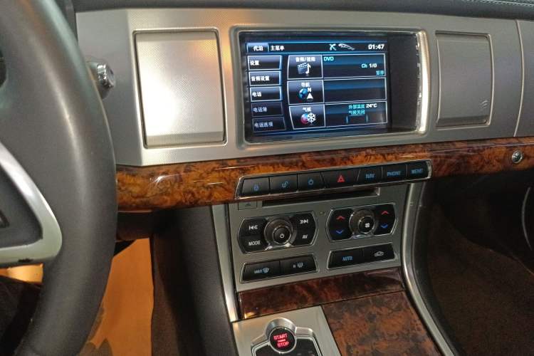 Used Jaguar XF 2013 XF 2.0T Cambridge Limited Edition Audio And AC Panel