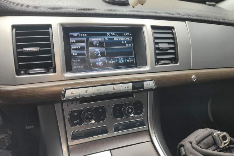 Used Jaguar XF 2013 XF 2.0T Luxury Edition Audio And AC Panel