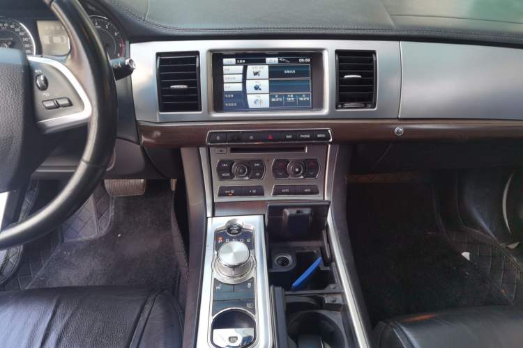 Used Jaguar XF 2013 XF 2.0T Luxury Edition Audio And AC Panel