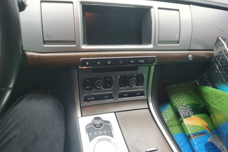 Used Jaguar XF 2013 XF 2.0T Luxury Edition Audio And AC Panel