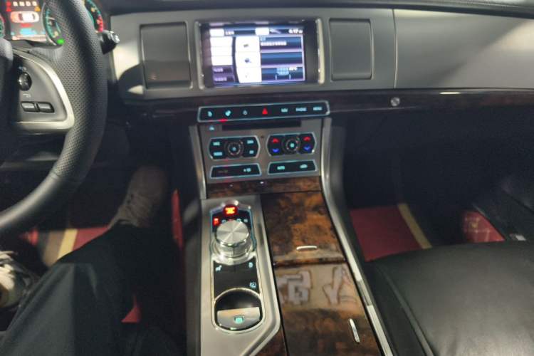 Used Jaguar XF 2013 XF 2.0T Luxury Edition Audio And AC Panel