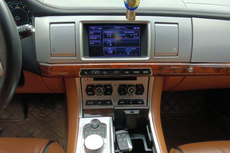 Used Jaguar XF 2013 XF 2.0T Luxury Edition Audio And AC Panel