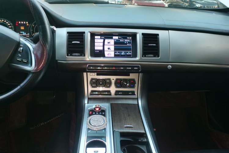 Used Jaguar XF 2013 XF 2.0T Luxury Edition Audio And AC Panel