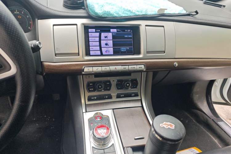 Used Jaguar XF 2013 XF 3.0 SC Prestige Edition Audio And AC Panel