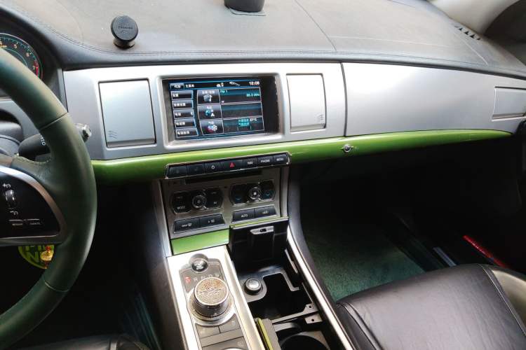 Used Jaguar XF 2013 XF 2.0T Luxury Edition Audio And AC Panel