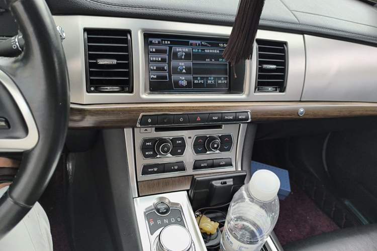 Used Jaguar XF 2013 XF 2.0T Luxury Edition Audio And AC Panel
