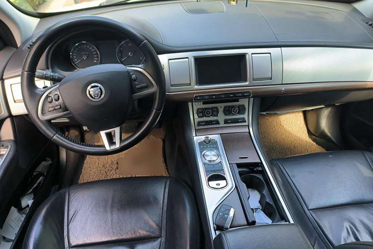 Used Jaguar XF 2013 XF 3.0 SC Prestige Edition Center Console