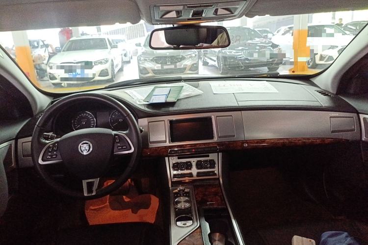 Used Jaguar XF 2013 XF 2.0T Cambridge Limited Edition Center Console