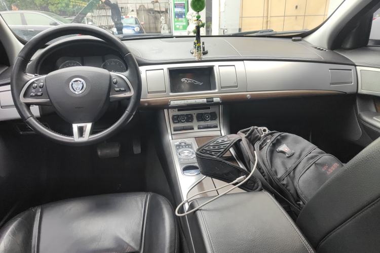 Used Jaguar XF 2013 XF 2.0T Luxury Edition Center Console