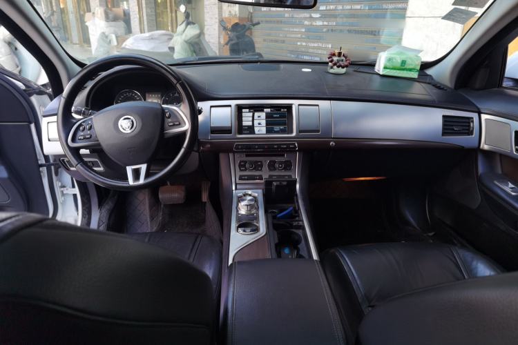 Used Jaguar XF 2013 XF 2.0T Luxury Edition Center Console