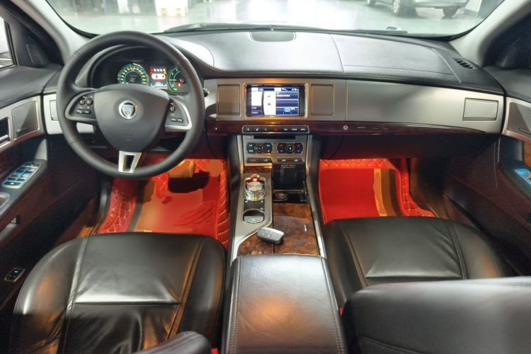 Used Jaguar XF 2013 XF 2.0T Luxury Edition Center Console