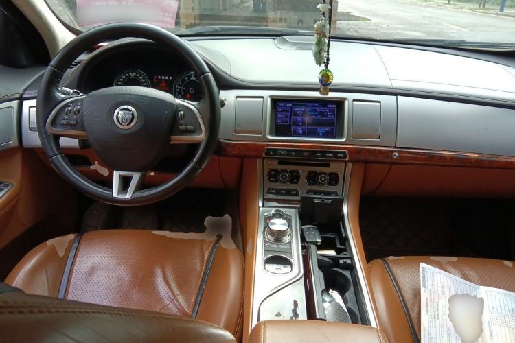 Used Jaguar XF 2013 XF 2.0T Luxury Edition Center Console