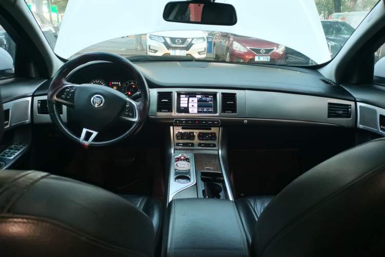 Used Jaguar XF 2013 XF 2.0T Luxury Edition Center Console