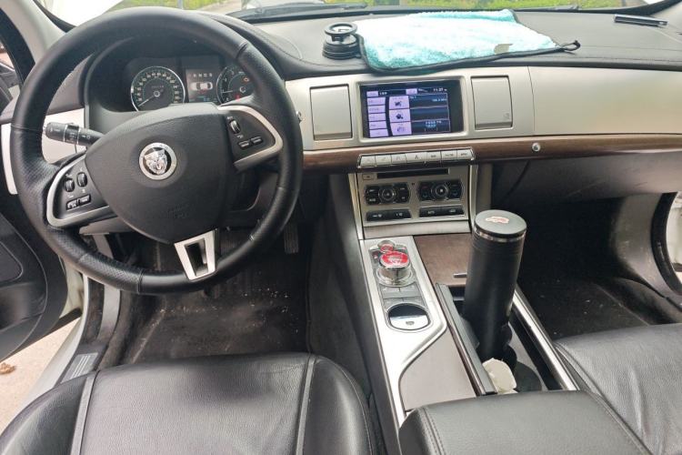 Used Jaguar XF 2013 XF 3.0 SC Prestige Edition Center Console