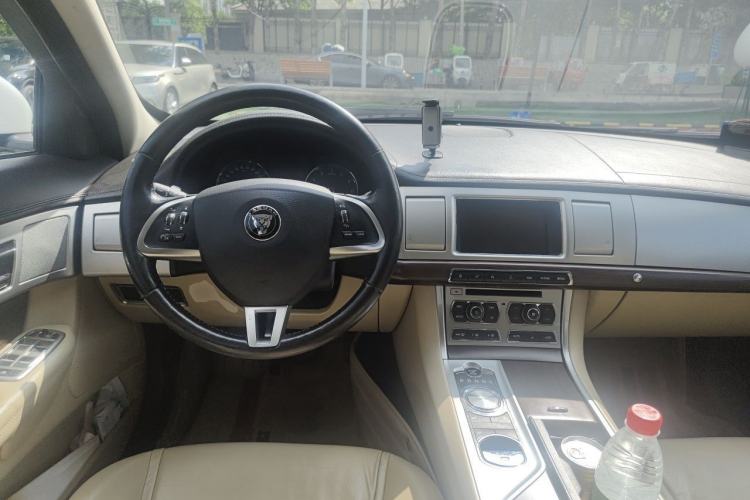 Used Jaguar XF 2013 XF 3.0 SC Prestige Edition Center Console