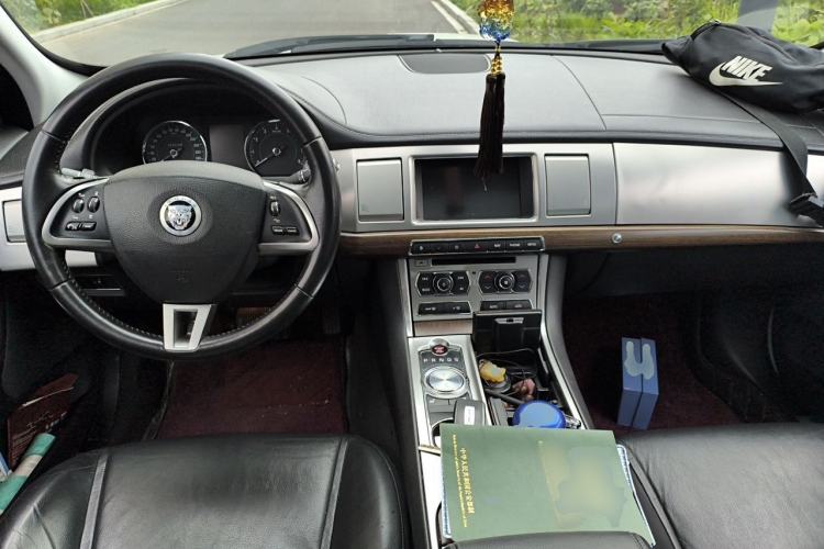 Used Jaguar XF 2013 XF 2.0T Luxury Edition Center Console