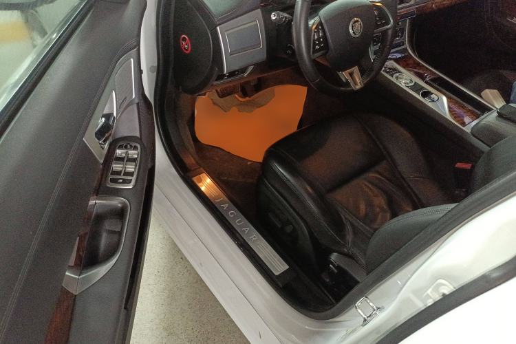 Used Jaguar XF 2013 XF 2.0T Cambridge Limited Edition Driver Seat