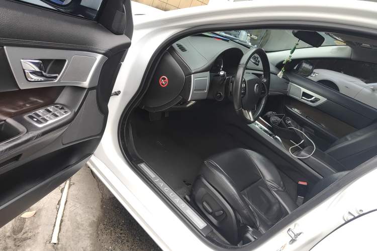 Used Jaguar XF 2013 XF 2.0T Luxury Edition Driver Seat