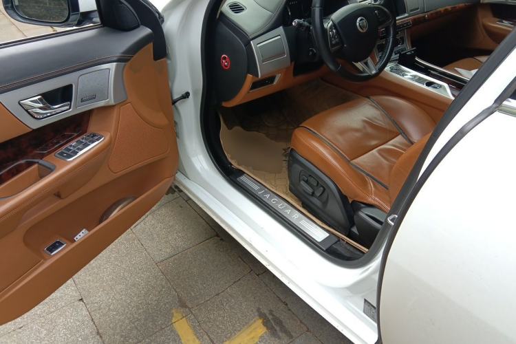 Used Jaguar XF 2013 XF 2.0T Luxury Edition Driver Seat