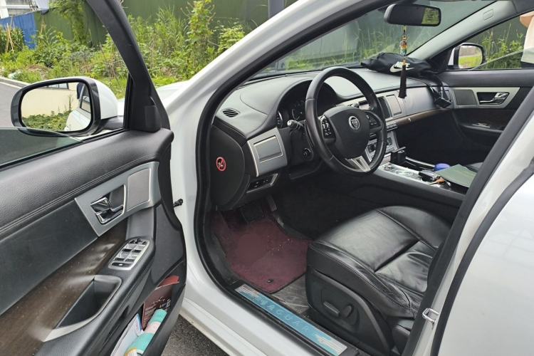 Used Jaguar XF 2013 XF 2.0T Luxury Edition Driver Seat