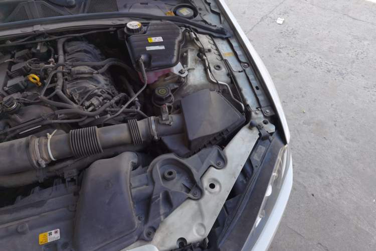 Used Jaguar XF 2013 XF 2.0T Luxury Edition Engine Bay Left