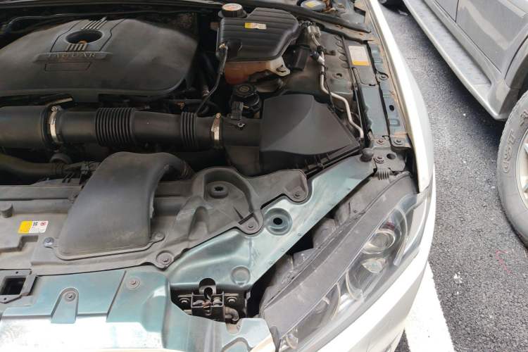 Used Jaguar XF 2013 XF 2.0T Luxury Edition Engine Bay Left