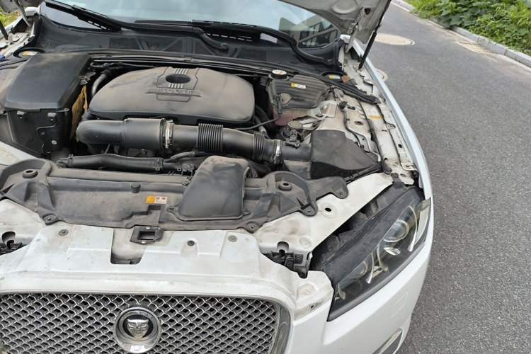 Used Jaguar XF 2013 XF 2.0T Luxury Edition Engine Bay Left
