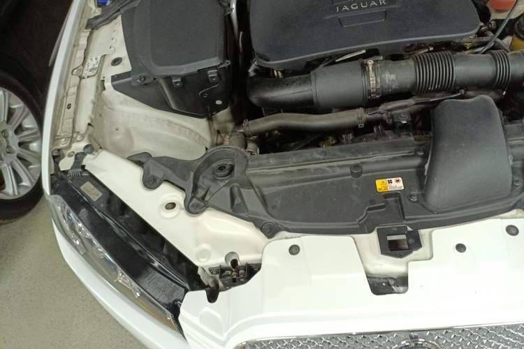 Used Jaguar XF 2013 XF 2.0T Cambridge Limited Edition Engine Bay Right