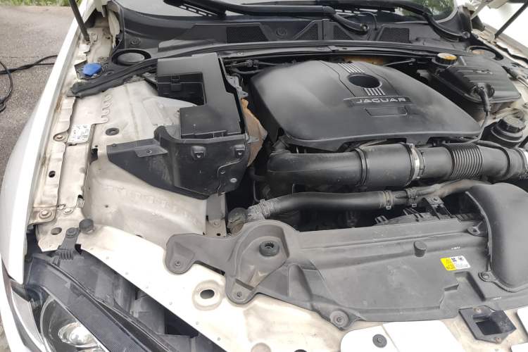 Used Jaguar XF 2013 XF 2.0T Luxury Edition Engine Bay Right