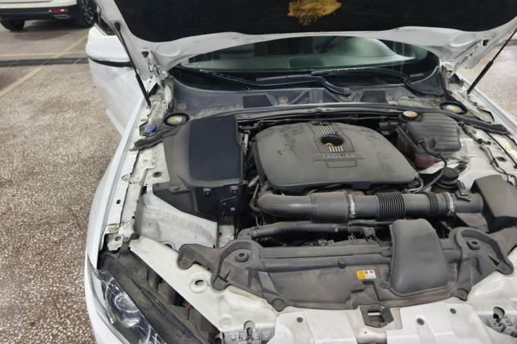Used Jaguar XF 2013 XF 2.0T Luxury Edition Engine Bay Right