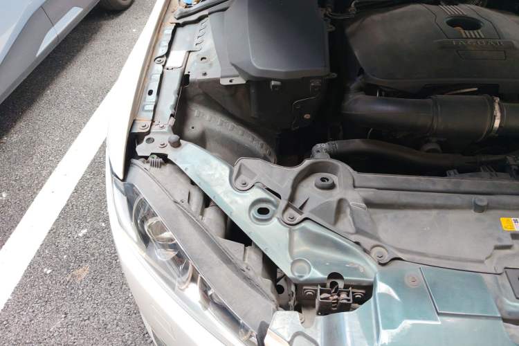 Used Jaguar XF 2013 XF 2.0T Luxury Edition Engine Bay Right