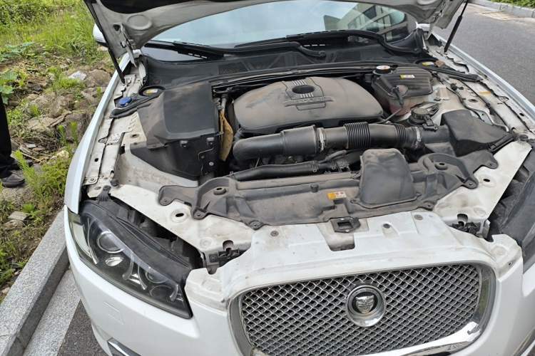 Used Jaguar XF 2013 XF 2.0T Luxury Edition Engine Bay Right