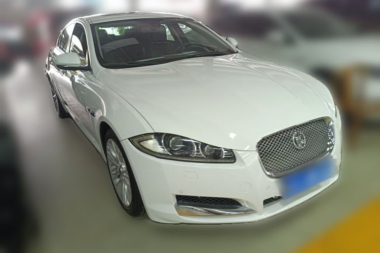 Used Jaguar XF 2013 XF 2.0T Cambridge Limited Edition Front Right 45 Deg