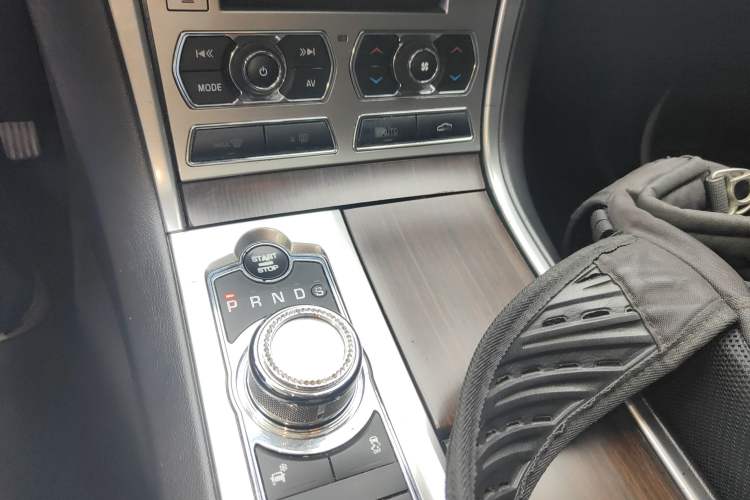 Used Jaguar XF 2013 XF 2.0T Luxury Edition Gear Lever