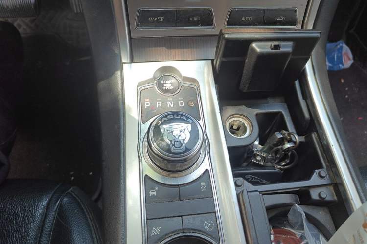 Used Jaguar XF 2013 XF 3.0 SC Prestige Edition Gear Lever