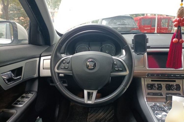 Used Jaguar XF 2013 XF 2.0T Luxury Edition Interior 2