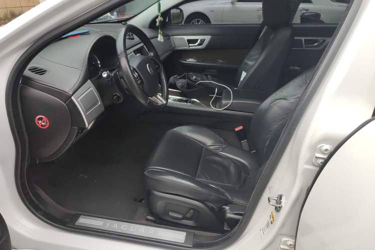 Used Jaguar XF 2013 XF 2.0T Luxury Edition Left Front Seat