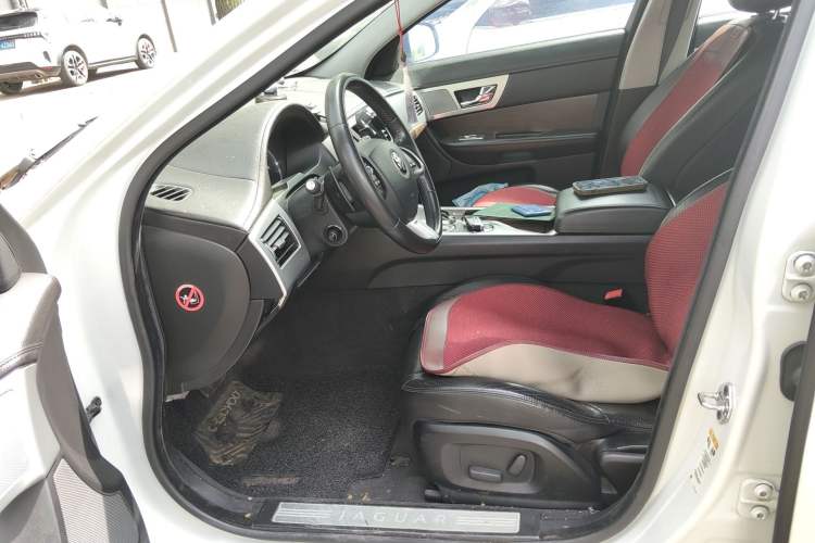 Used Jaguar XF 2013 XF 2.0T Luxury Edition Left Front Seat