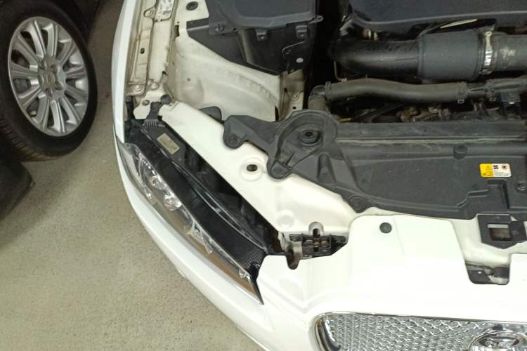 Used Jaguar XF 2013 XF 2.0T Cambridge Limited Edition Right Front Headlight