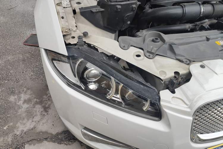 Used Jaguar XF 2013 XF 2.0T Luxury Edition Right Front Headlight